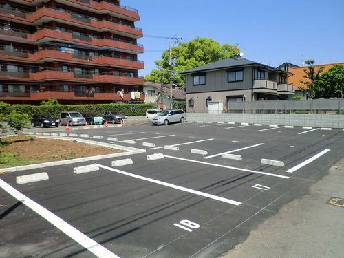 賃貸物件の駐車場無料のデメリットとは 月極駐車場とどっちがオトク 一人暮らし初心者おすすめナビ ヒトグラ